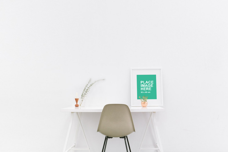 Posterframe on simple desk